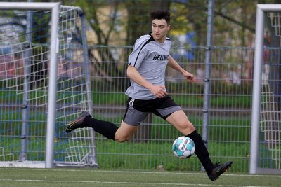 Tim Seidel - hier in einem Spiel aus der Vorsaison am Ball - half am Sonntag erfolgreich in der zweiten Mannschaft des VfB Empor Glauchau aus.