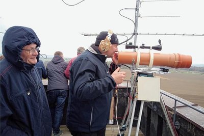Nach 128 Stufen bis zur Aussichtsplattform in 25 Meter Höhe fanden Experimente über Lichtsignale statt. 