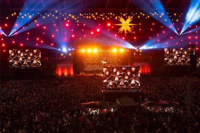 Ein Abend mit Gänsehautgarantie: Das Große Adventskonzert im Rudolf-Harbig-Stadion in Dresden, zu dem am Donnerstag wieder mehr als 20.000 Zuschauer erwartet werden.