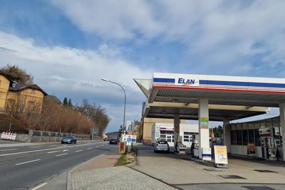 Die Elan-Tankstelle an der Lengenfelder Straße wird ab 26. März schlecht zu erreichen sein. Schlecht fürs Kraftstoff-Geschäft.