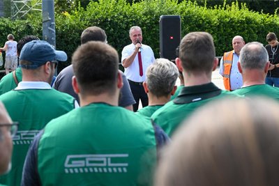 Etwa 70 Personen nahmen an der Streikkundgebung am Chemnitzer Hauptbahnhof teil. Claus Weselsky sagte: „Ihr seid die wahren Helden.“