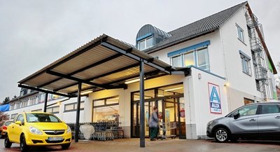 Statt Zelt wieder feste Filiale: Aldi-Markt in Schwarzenberg.