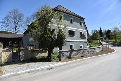 Ein Blick auf den Ortseingang Unterhermsgrün. Bürger machen sich in einer Petition für Tempo 30 stark.