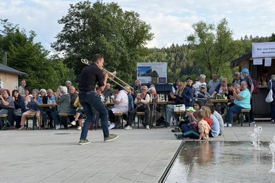 Brezel Brass hat am Montag auf dem Kirchplatz in Bad Elster gespielt.