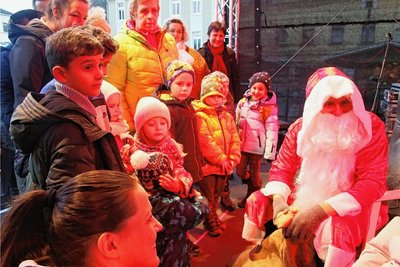 Erst ein Gedicht, dann ein Geschenk, so funktioniert das beim Weihnachtsmann.