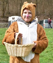 In Reichenbach erfreute nicht nur dieser Osterhase Klein und Groß im Park der Generationen. 