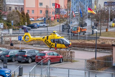 Der Rettungshubschrauber landete in Bärenstein in der Nähe des Grenzübergangs.