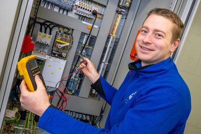 Dominic Schneider aus Olbernhau hat sich zum Elektrotechnikermeister qualifiziert.