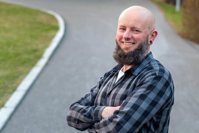Kai Schuster aus Niederlauterstein ist frisch gebackener Straßenbauermeister.