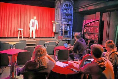 Als verlassener Entertainer gibt Lukas Reinsch auf der BiB sein Bestes. 