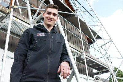 Till Werner aus Zschopau wuchs mit dem elterlichen Dachdeckerbetrieb auf.