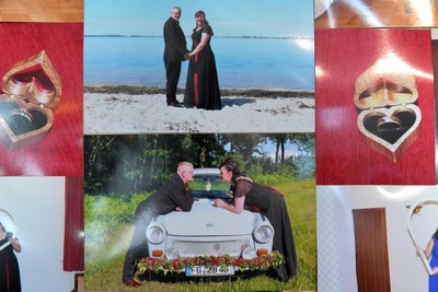 Bilder des Glücks: Am 10. Juni 2023 haben Lukas und Anja Dittrich geheiratet. Ihr Hochzeitsauto: ein Trabant, liebevoll auch Pappe genannt.