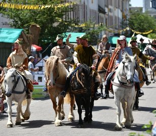 Zum Fürstentag zu Rochlitz und Seelitz zog am 19. Juni der Lebendige Fürstenzug durch die Rochlitzer Innenstadt weiter nach Seelitz. 