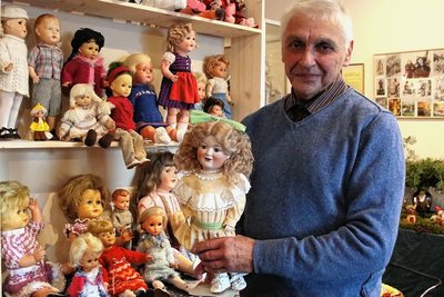 Erstmalig zeigt Ortschronist Günter Bäuerle in seiner Weihnachtsausstellung eine Puppensammlung. 