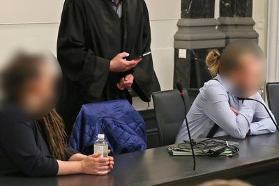 Die Eltern stehen wegen Misshandlung von Schutzbefohlenen vor Gericht. Ihre Kinder sind heute schwerbehindert. Der Vater sagt: „Die Schuld liegt klar bei uns. Ich kann nicht in Worte fassen, was passiert ist.“