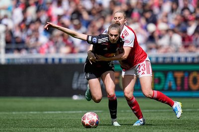 Durchsetzungsstark: Jule Brand (l).