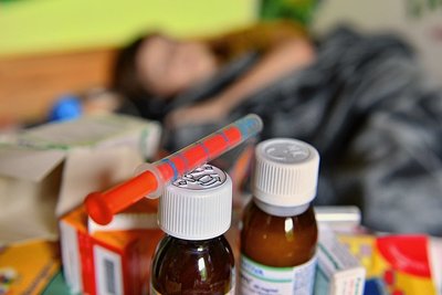 Derzeit Mangelware: Fiebersaft für Kinder. 
