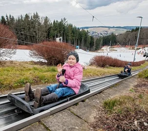 Für Ferienbesucher in Augustusburg könnte es ab heute auf die Rodelbahn gehen. 
