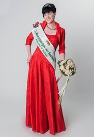 Stephanie Frohs aus Zschopau ist zum Sommerfest der Oederaner Fleischerei Richter im Juni zur 2. Wurstkönigin von Sachsen gekürt worden. Inzwischen hatte die Fachverkäuferin für Fleisch- und Wurstwaren Auftritte zum Königinnentreffen am 10. und 11. August in Neuhausen und zu einer Einkaufsmarkt-Eröffnung in Freiberg. Zudem erhielt die 26-Jährige Einladungen zu Geschäftseröffnungen und -jubiläen. "Ich arbeite gern in meiner Firma, und mein Beruf macht mir Spaß. Als Wurstkönigin komme ich viel herum und lerne Neues kennen."