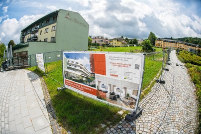 Blick auf das geplante Bauareal in Bad Schlema: Wann hier die Bauarbeiten starten, ist nun weiter offen.