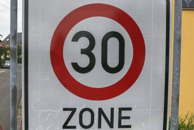 Die "30" steht im Fall der Stadt Reichenbach dafür, dass sie seit so vielen Jahren kein gültiges Verkehrskonzept hat. Nach dem mehrheitlichen Willen der Stadträte soll jetzt eines erstellt werden. 