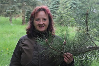 Kornelia Schneider bietet als Waldpädagogin Führungen im Augustusburger Arboretum an.