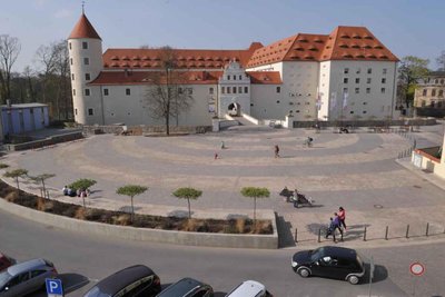 Das Schloss Freudenstein in Freiberg, im Schlosshof befindet sich das Schlosscafé.