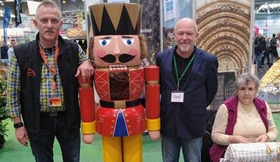 Uwe Löschner (v. l.), Horst Drichelt und Rosi Müller auf der "Touristik & Caravaning". 