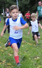 Den Schnupperlauf hat Pepe Oettel gewonnen, der voll konzentriert auf die Strecke ging. 