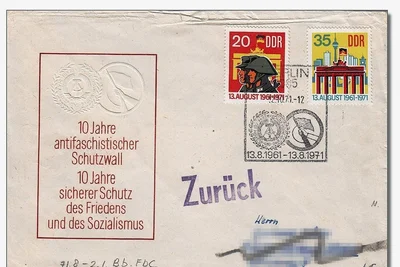 Provokation auf dem Briefumschlag: Post aus der DDR auf dem Weg in die Bundesrepublik Deutschland war mitunter mit gestempelter Werbung für den Mauerbau versehen. Auch andere Losungen fanden sich, wie beispielsweise "Lernt vom Sowjetvolk, lernt vom großen Stalin, wie man den Sozialismus aufbaut". Die Bundesrepublik reagierte in unterschiedlicher Weise darauf. 