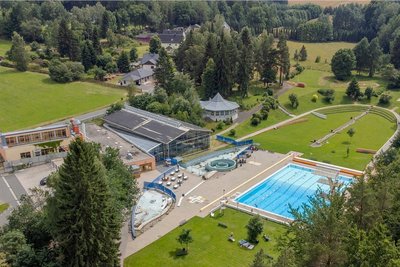 Nach dem (kürzlich geänderten) Willen des Stadtrats soll das Waldbad Brunn zu einem reinen Freibad umgebaut werden. Dies könnte 2023/24 erfolgen, wenn die erhofften Fördergelder tatsächlich fließen. 