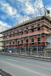 Der Neubau des Wohngebäudes an der Karlsbader Straße in Eibenstock soll dieses Jahr fertiggestellt werden. 
