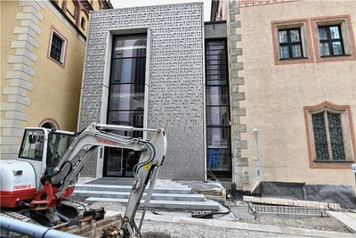 Aktuell werden die Außenanlagen am Stadt- und Bergbaumuseum gestaltet - mit einer kleinen Pause während des Bergstadtfestes.