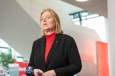 SPD-Chefin Bärbel Bas am Samstag am Rand des Debattencamps der sächsischen Sozialdemokraten in Leipzig.