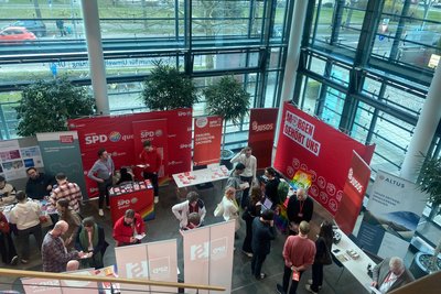 Blick ins Foyer des Debattencamps der sächsischen SPD am Samstag in Leipzig.