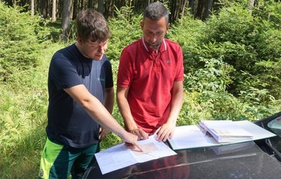 Dirk Nötzold (rechts) von der Wismut GmbH und Marian Pärsch von Ingenieur-Büro Geos. 