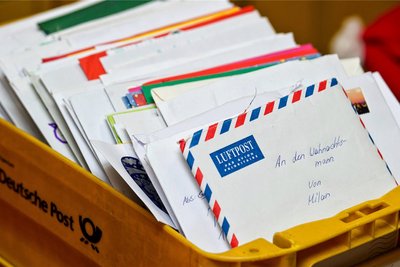 Eine Briefkiste, wie sie der Angeklagte beiseitegestellt hat. In seinem Fall ging es aber nicht nur um Spaßpost an den Weihnachtsmann, sondern auch um wichtige Schreiben.