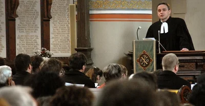 <p class="artikelinhalt">Der Vereinigungsgottesdienst der Kirchenbezirke Marienberg und Flöha fand am Sonntagnachmittag in der Sankt Marienkirche statt. Dabei stellte sich auch der neue Superintendent Rainer Findeisen vor. </p>