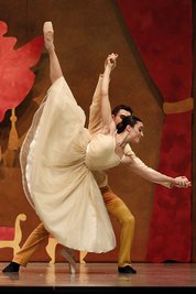 Grazil: Valeria Gambino (Elisa) und Alejandro Guindo Martín (Königssohn).