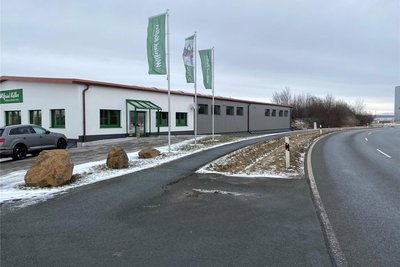 Firmenneubau an der Kreisstraße in Oberlosa: Die Halle war 2016 von der Stadt Plauen genehmigt worden.