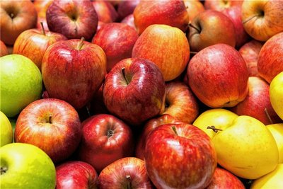 Nicht nur frisches Obst gehört zu einem gesunden Betriebsklima. Foto: Catherine Waibel/dpa-tmn