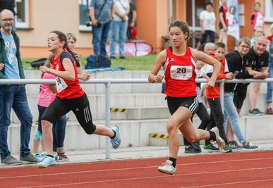 Lara Haase von der SG Motor Thurm (rechts/Startnummer 20) gehörte zu den erfolgreichsten Teilnehmerinnen des Wochenendes. 