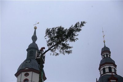 Weihnachtsbaum in Chemnitz abgetragen, 10. Januar 2022, Markt