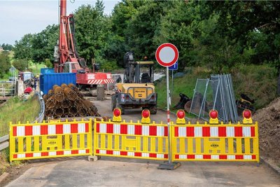 Erneut ist die B 107 Richtung Colditz dicht. Während 2022 die Brücke bei Möseln erneuert wurde (Foto), ist diesmal die Straße dran.
