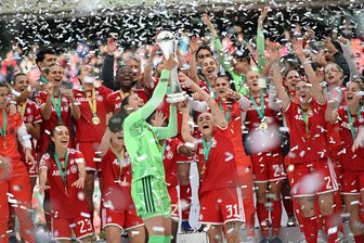 4:0 – Bayern-Fußballerinnen holen Pokal, Popp geht titellos - Die Münchnerinnen feiern wieder.