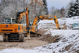 4,5-Millionen-Euro-Projekt: An Badegärten Eibenstock entsteht jetzt ein neues Parkhaus - Mit Erdaushub und Fundamentarbeiten hat der Neubau des Parkhauses an den Badegärten Eibenstock begonnen.