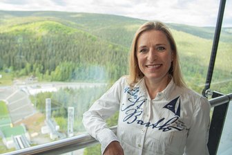40 Jahre Stefanie Hertel im Fernsehen: „Heute würde man wohl sagen, ich war hyperaktiv!“ - Stefanie Hertel in der Kuppel der Vogtland-Arena in Klingenthal.