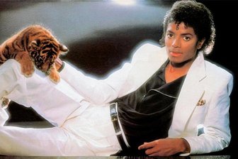 40 Jahre "Thriller": Meisterpop aus dem Schatten - Trügerischer Weichzeichner: Michael Jackson Ende 1982 auf dem Innencover seines Mega-Albums "Thriller".