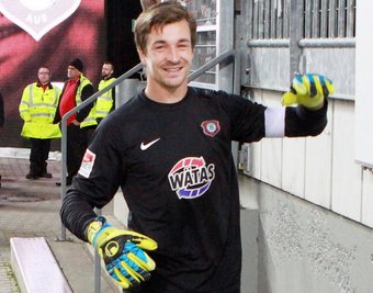 Bleibt bis 2022 beim FCE: Martin Männel.