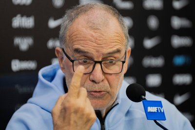 Uruguays Team um Trainer Marcelo Bielsa erreichte seinen Spielort Miami erst mit erheblicher Verspätung. (Archivbild)